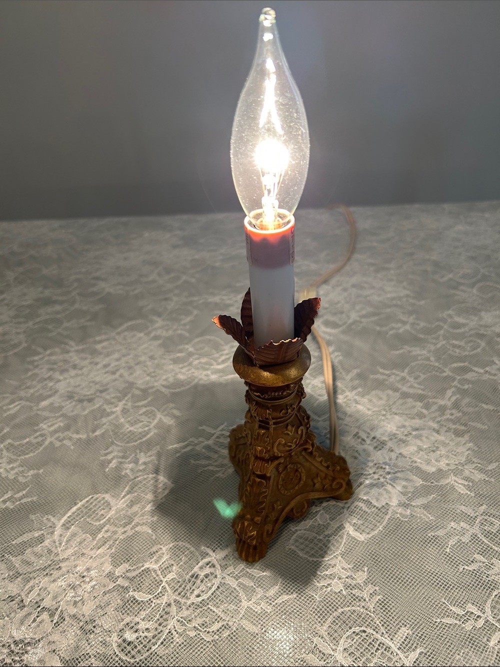 Vintage Small Resin Lamp Gold Finish 12 inches high - Picture 5 of 8
